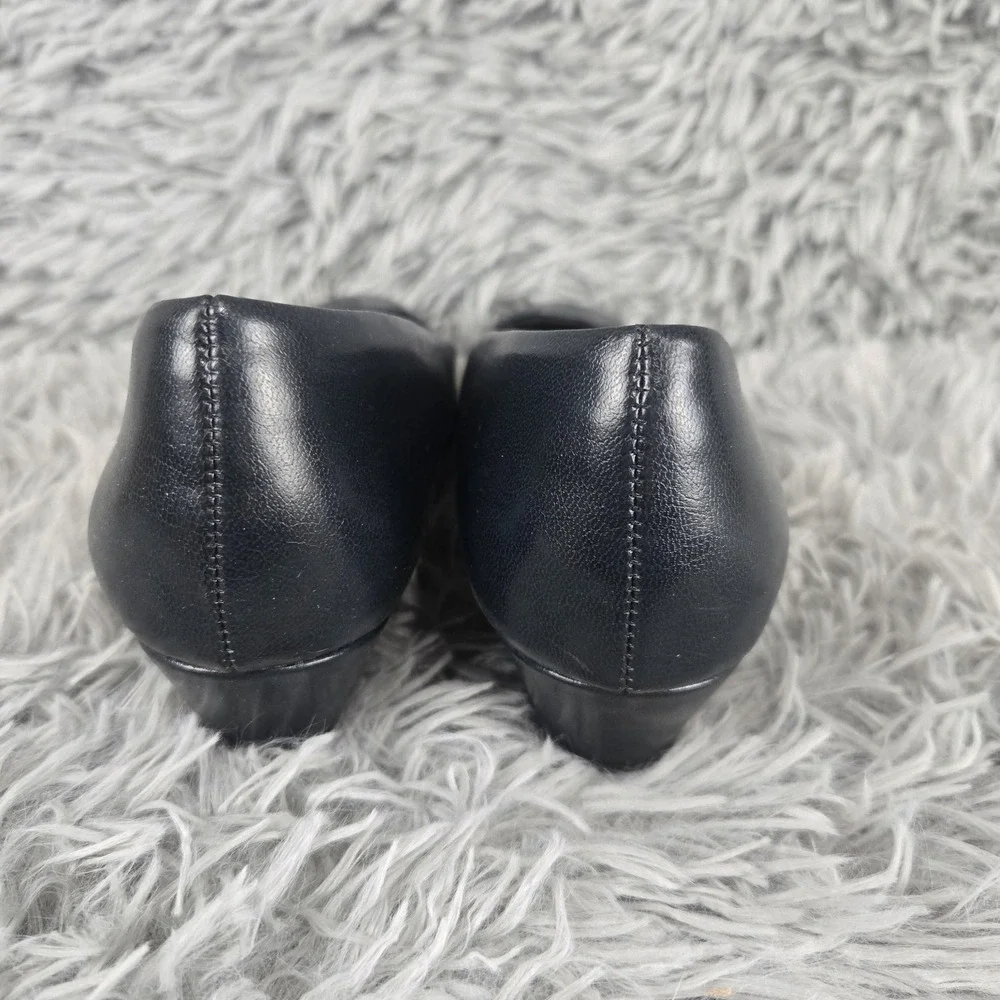 Soft Style Womens 9 Navy Blue Low Kitten Heel‎ Round Toe Comfort Pumps H79654